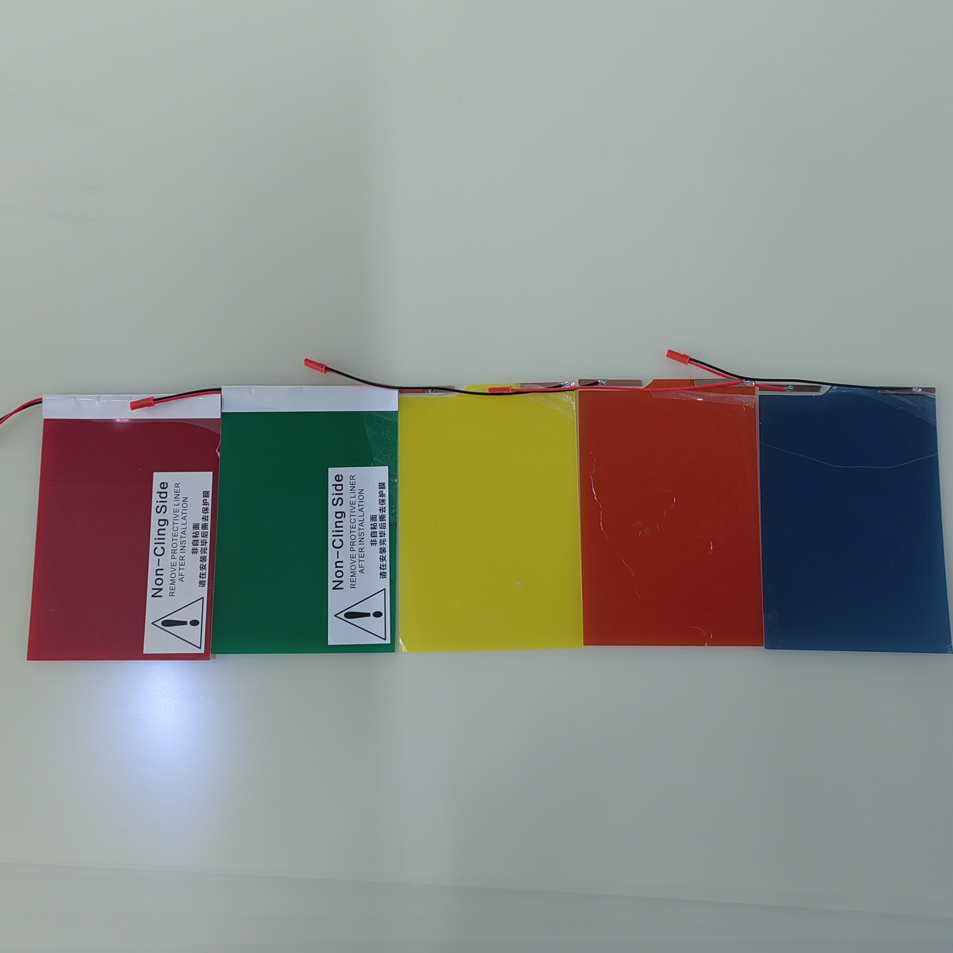 Película de atenuación de color