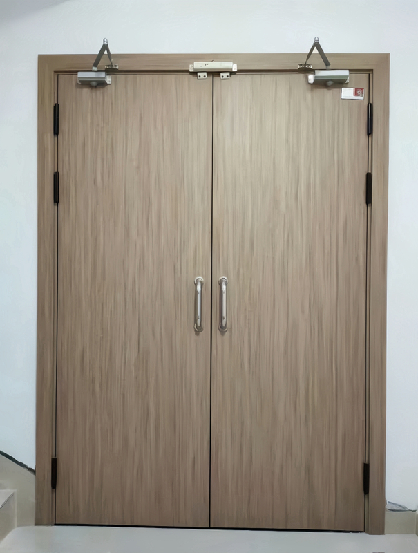 Puerta de fuego de madera de alta calidad